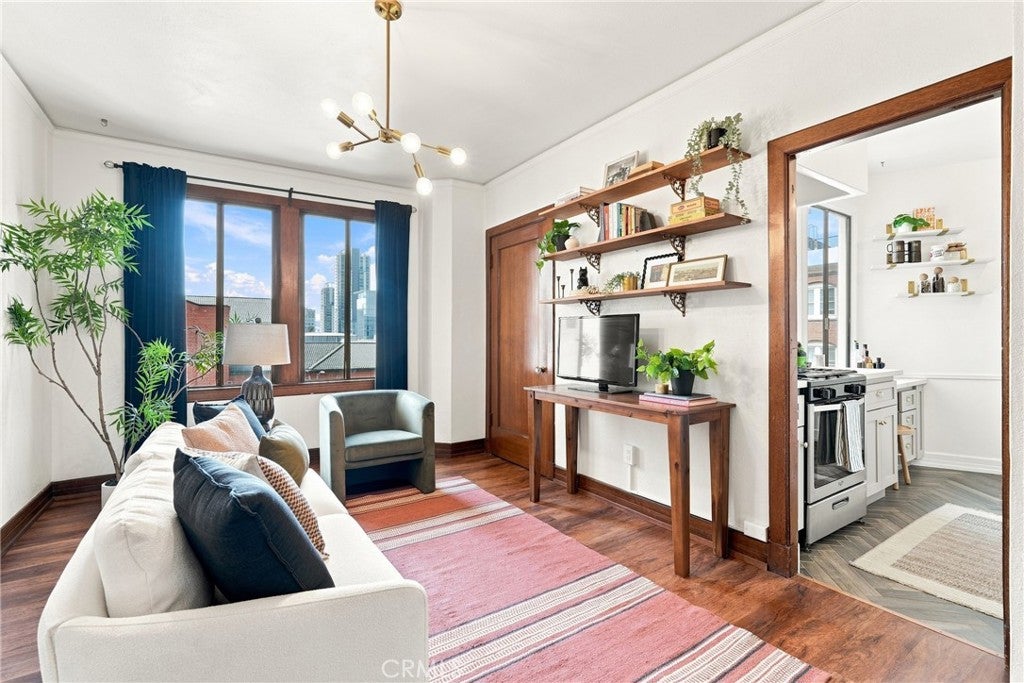 315 W 3rd 401