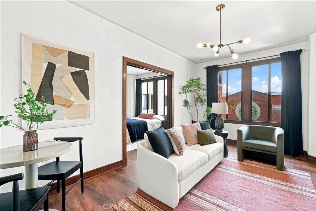 315 W 3rd 401