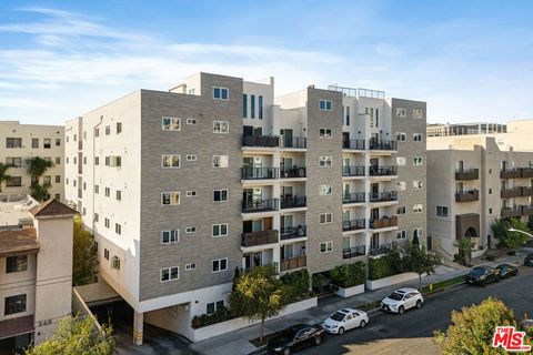 Photo of 837 S Harvard Boulevard #411, Los Angeles, CA 90005 (MLS # 26650249)