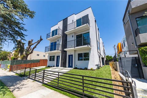 Photo of 6700 Balboa BLVD, Los Angeles, CA 91406 (MLS # BB26165783)