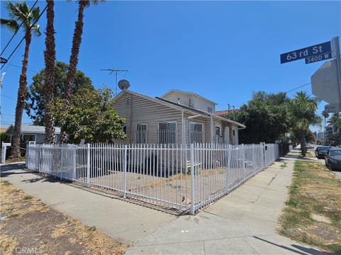Photo of 6302 Brynhurst AVE, Los Angeles, CA 90043 (MLS # DW26131976)