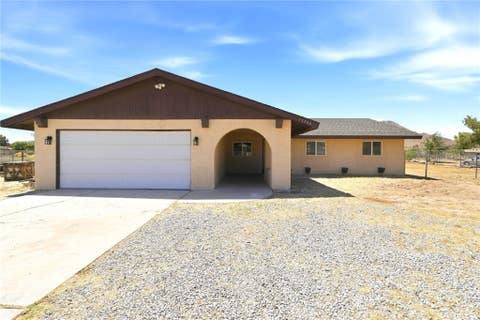 Photo of 15946 Ute Road, Apple Valley, CA 92307 (MLS # CV26179380)