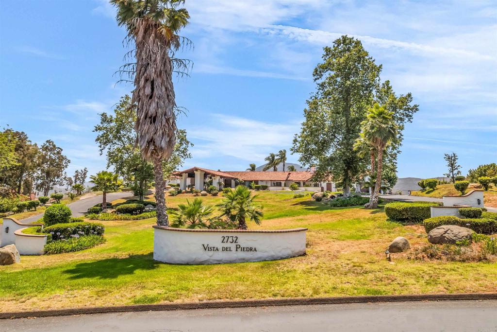 2732 Vista Del Piedra