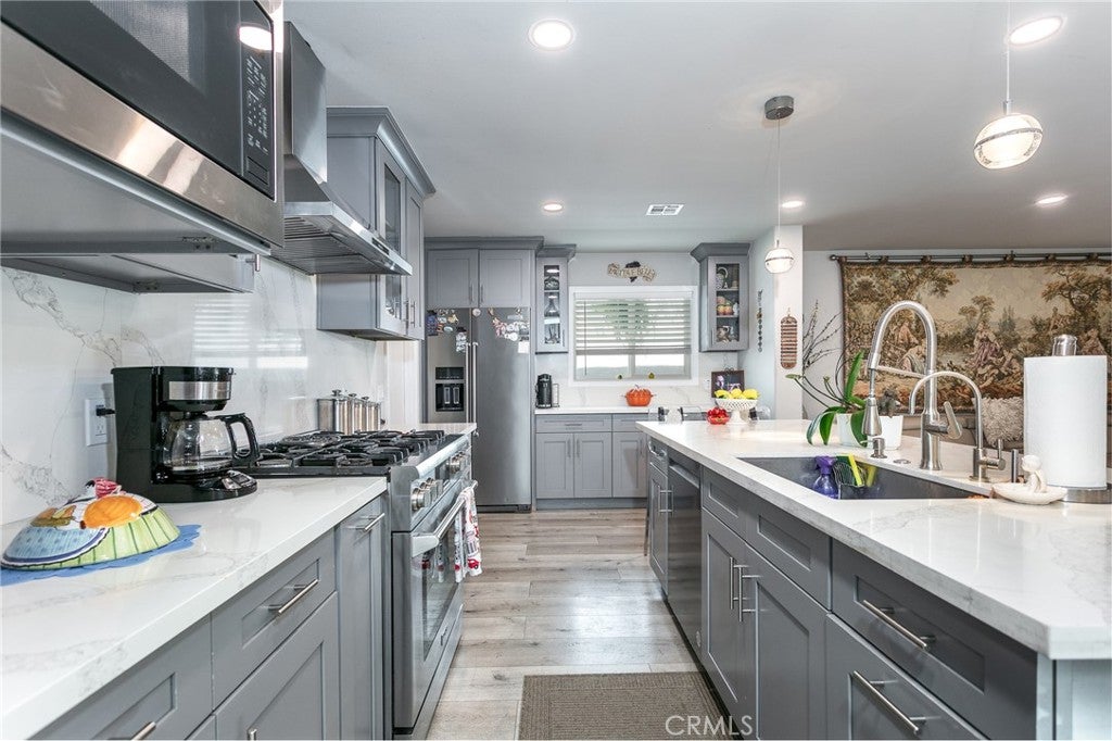 9721 Blandwood
