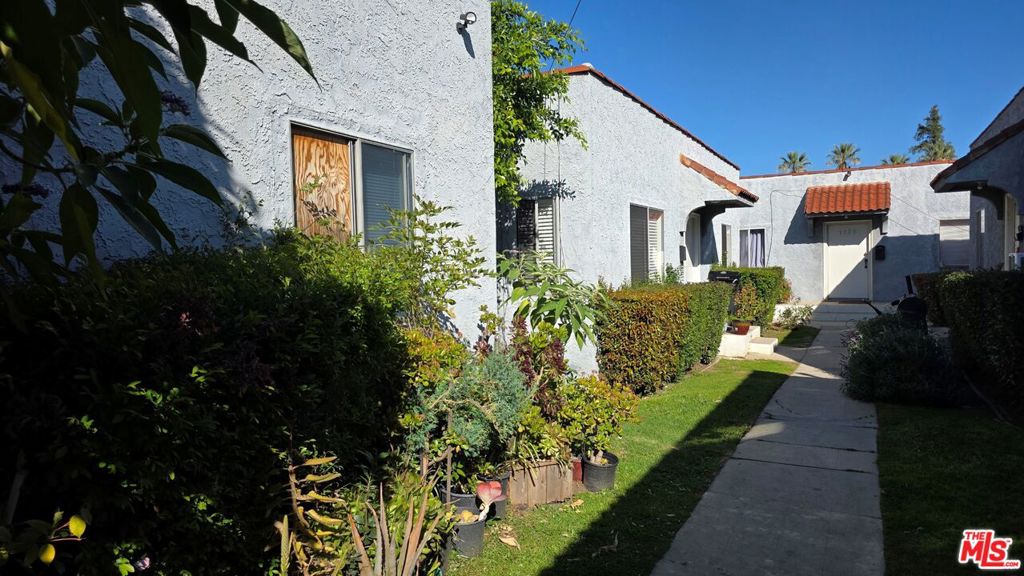 1312 N Raymond Avenue