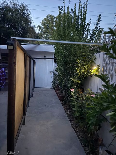 Photo of 21223 velicata St, Woodland Hills, CA 91364 (MLS # SR25194976)