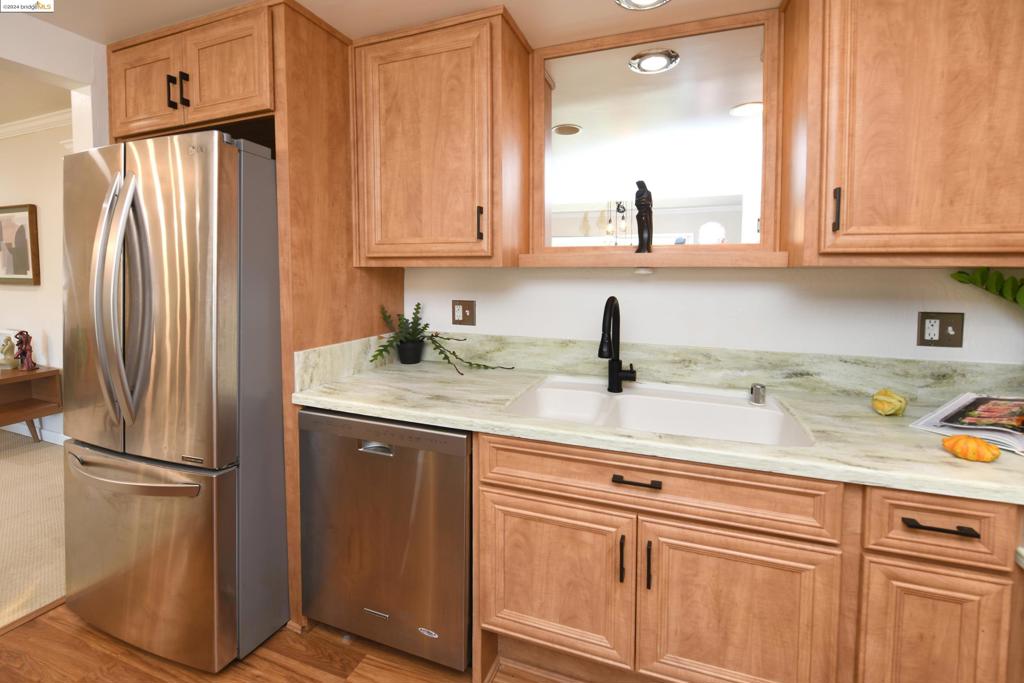 ROSSMOOR - Residential Lease