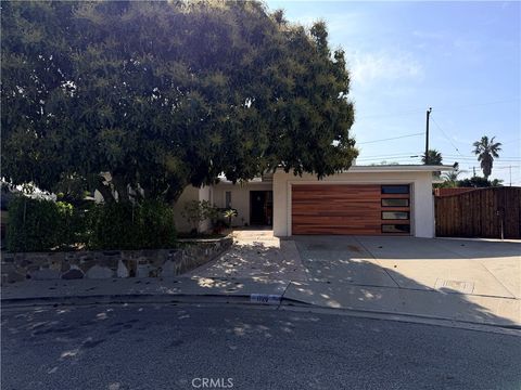 Photo of 1720 Elsinore Circle, Oxnard, CA 93035 (MLS # IV26066357)