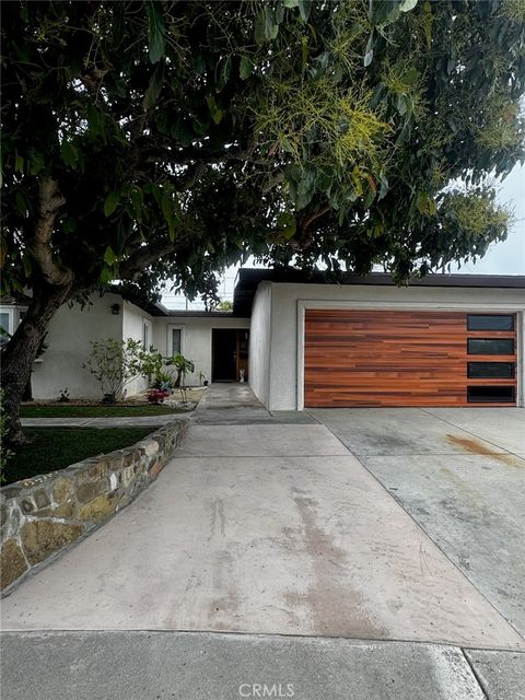 Photo of 1720 Elsinore Circle, Oxnard, CA 93035 (MLS # IV26066357)