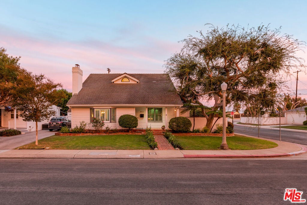 8426 Flight Avenue