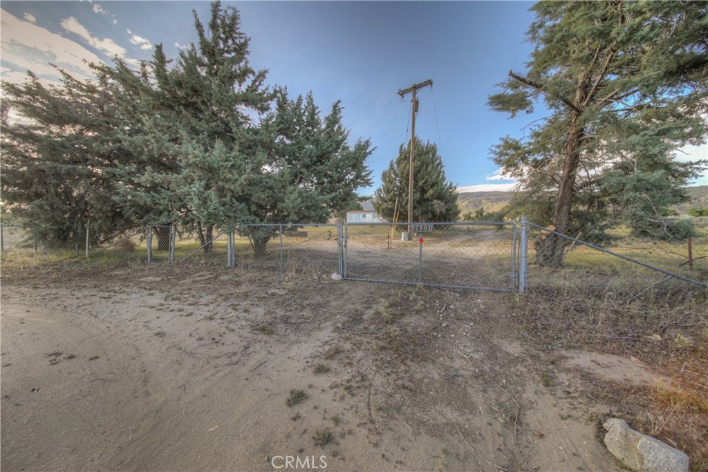 Great AFFORDABLE Starter Home with Great ALL usable Land. A place to relax on soak in the amazing weather, views and peace and quiet.
All usable land with plenty of room for Workshop, Garage, Garden, Barn, arena, Fruit trees.
You don't realize how much 2-1/2 acres is until you see it ALL usable
2 Bedroom 1-1/2 bath home with comfy kitchen and living room area. Inside laundry hook-ups.
Walking distance from all three school campus (Hamilton Schools)
Gorgeous views of Thomas Mountain and Santa Rosa Mountain.
Elevation 4020 Ft. With 4 mild seasons the possibilities of fruit trees, nut trees and vegetables are endless.
Goats, sheep, llama, horses, chickens, ducks, etc love it up here. Live off the land
Come and lay under the stars (We don't have light smog, or smog smog l.o.l)