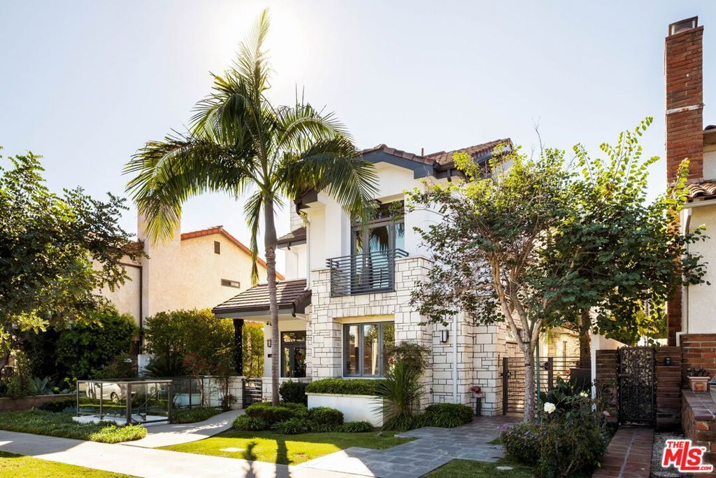Photo of 612 Lincoln Boulevard #3, Santa Monica, CA 90402 (MLS # 26789677)