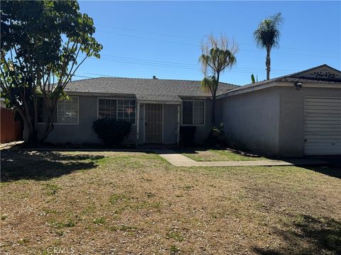 Photo of 18526 E Petunia Street, Azusa, CA 91702 (MLS # CV25248771) Photo of 18526 E Petunia Street, Azusa, CA 91702 (MLS # CV25248771)
