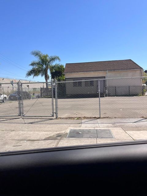 Photo of 580 105th Avenue, Oakland, CA 94603 (MLS # ML82040046)