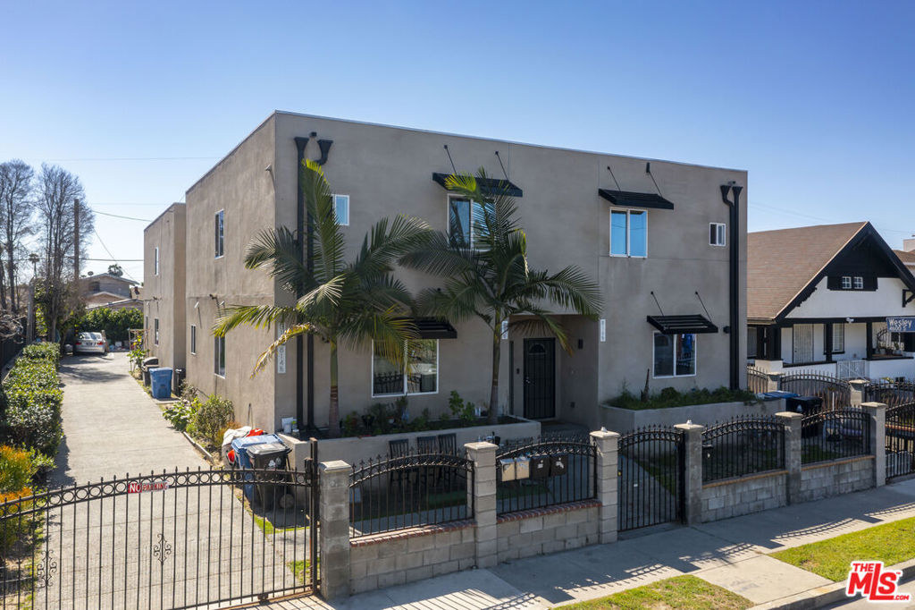 816 W 47th Street