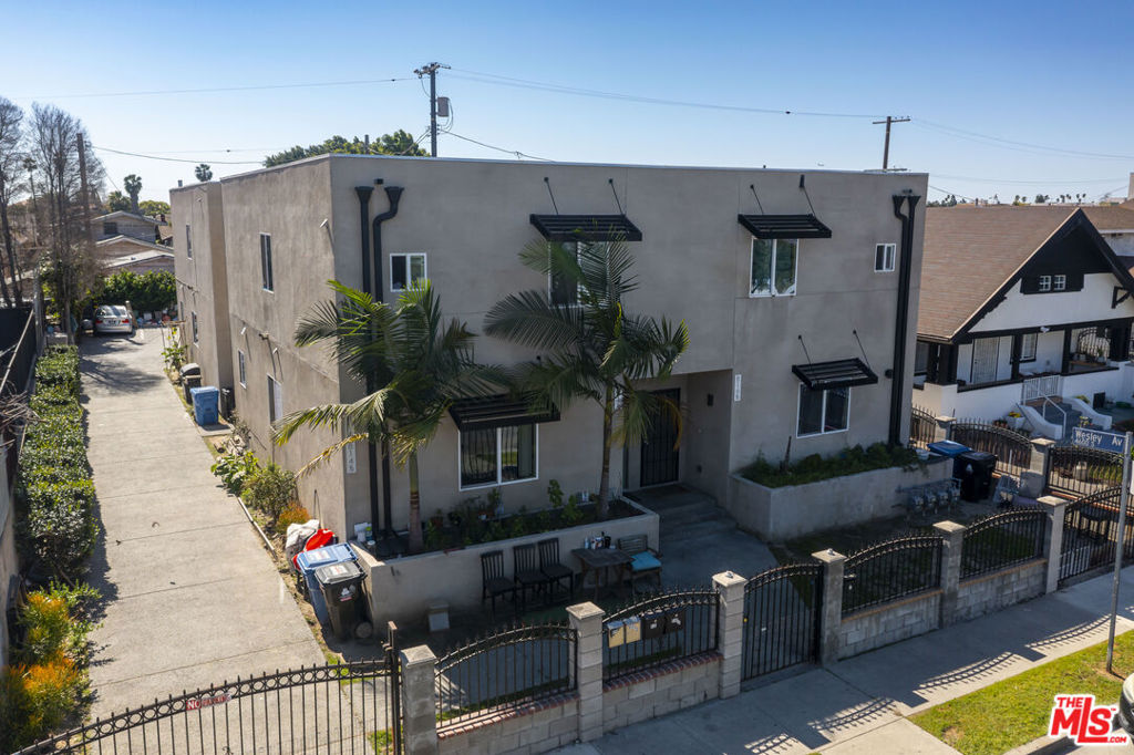 816 W 47th Street