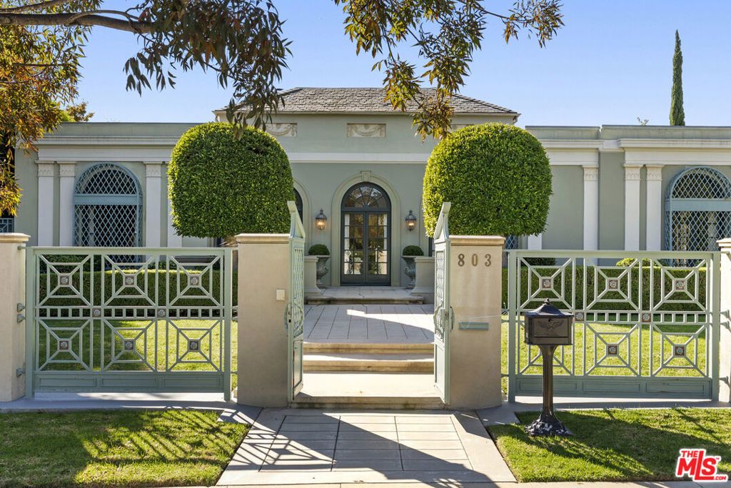 Photo of 803 N Rexford Drive, Beverly Hills, CA 90210 (MLS # 25622967)