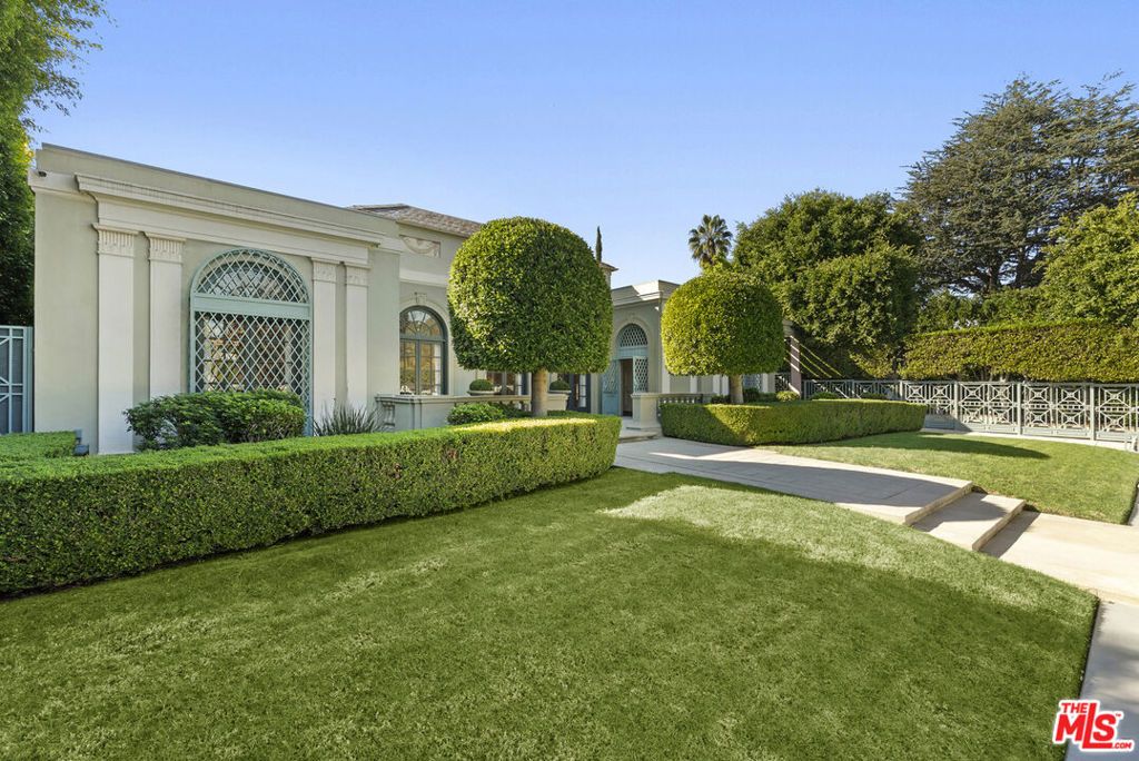 Photo of 803 N Rexford Drive, Beverly Hills, CA 90210 (MLS # 25622967)
