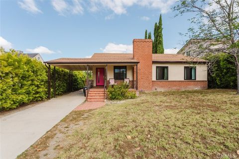 Photo of 831 E Walnut Avenue, Burbank, CA 91501 (MLS # GD26091490)