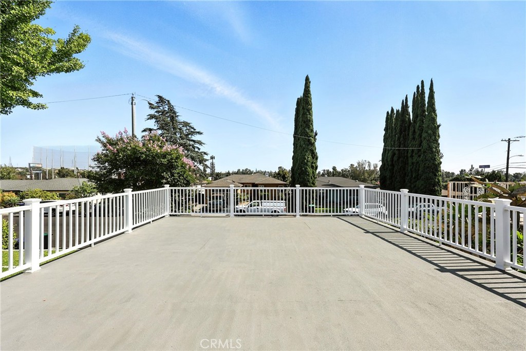 255 W Fernfield Drive
