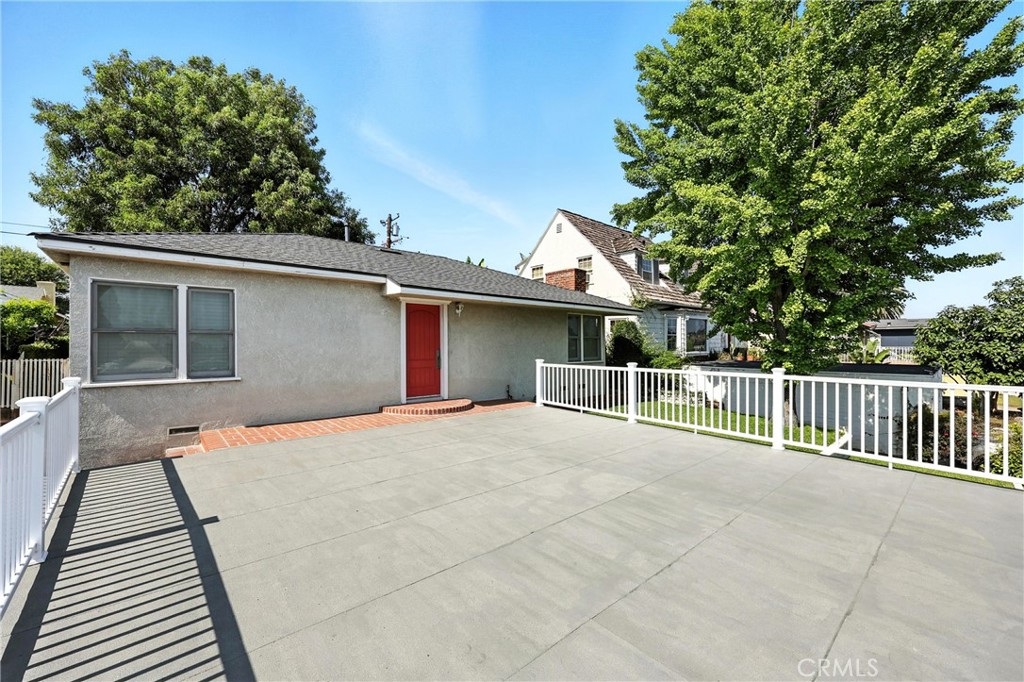 255 W Fernfield Drive