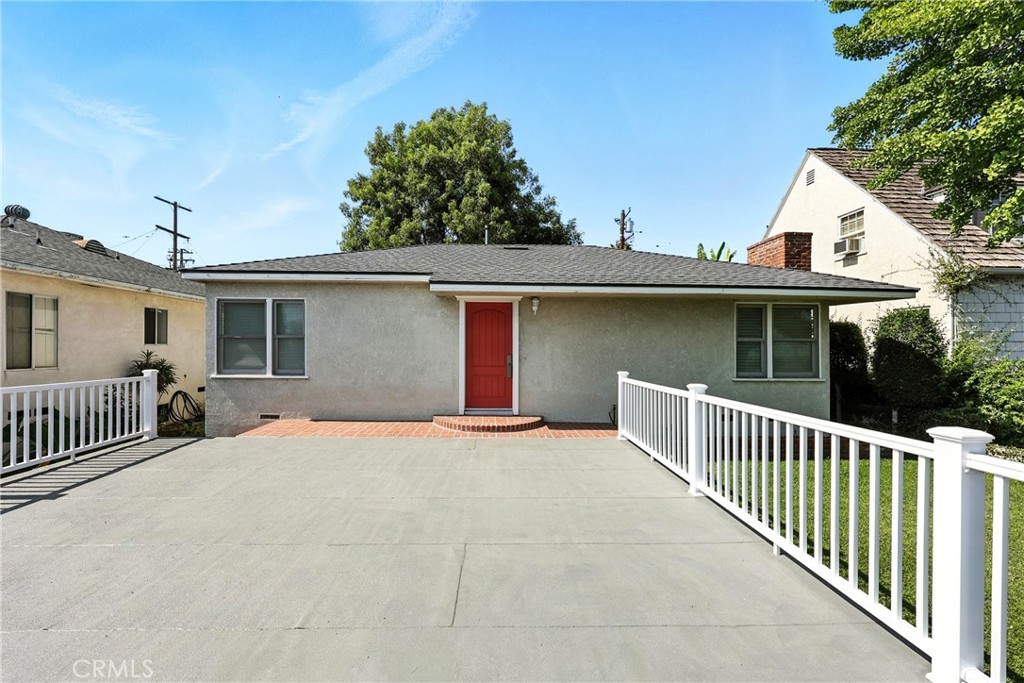 255 W Fernfield Drive