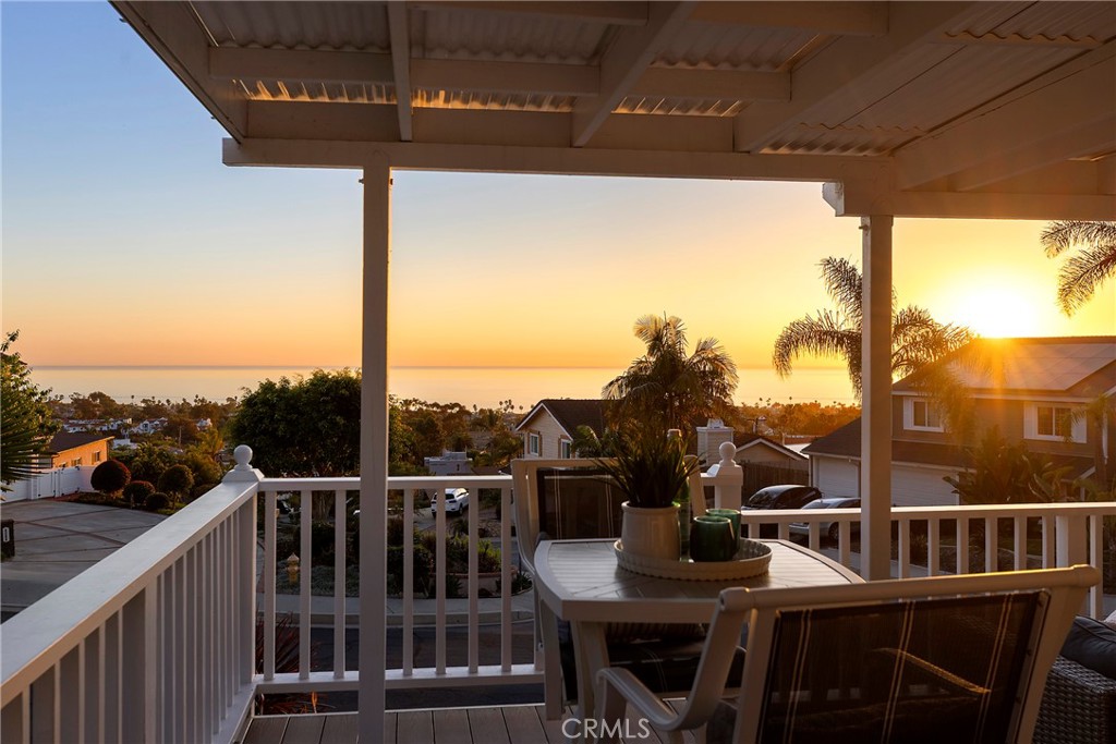 2121 Entrada Paraiso