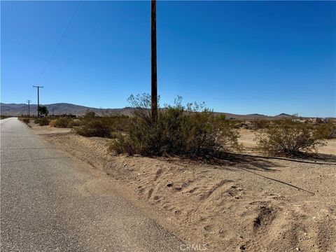 Photo of 28032 Rodeo Rd, Helendale, CA 92342 (MLS # HD25238718)