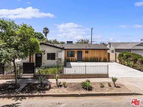 Photo of 7935 Zelzah Avenue, Reseda, CA 91335 (MLS # 26872111)