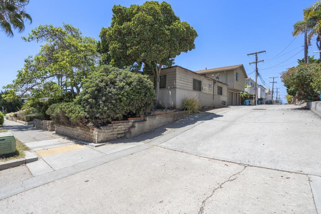 4818 Lamont Street