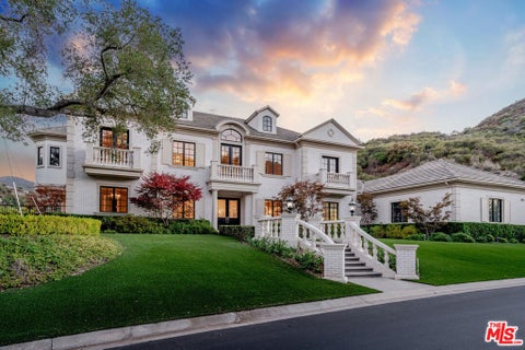 Photo of 3063 W Stafford Road, Thousand Oaks, CA 91361 (MLS # 26874259)