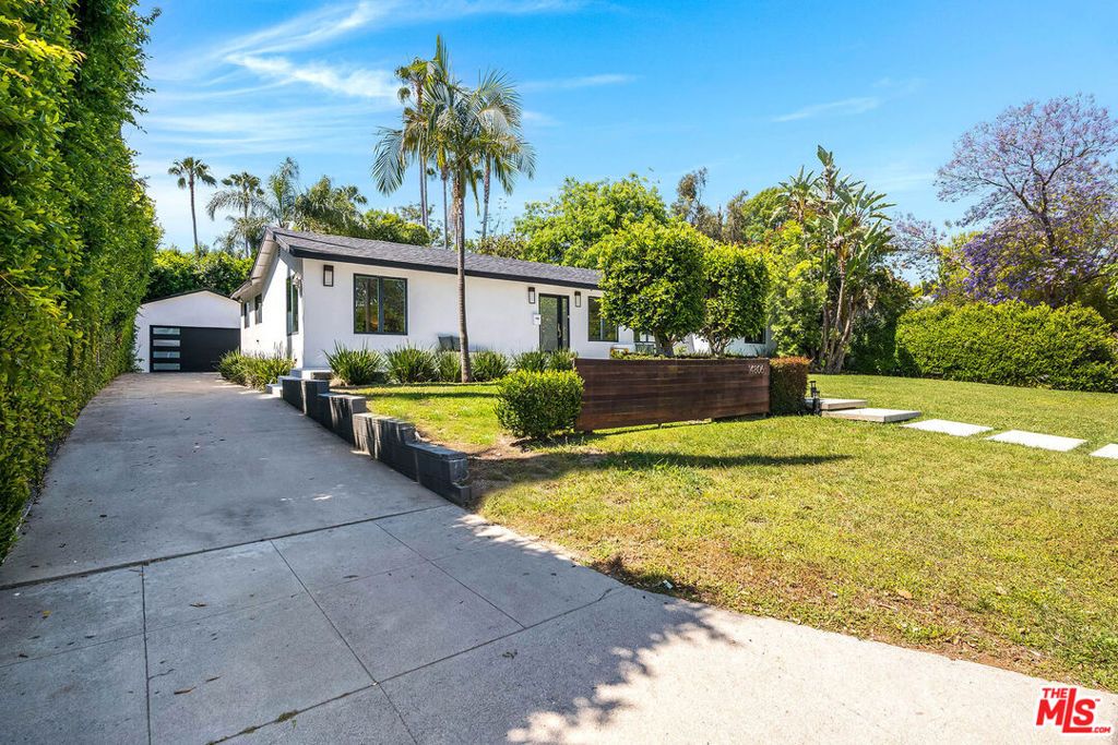 Photo of 14806 Greenleaf Street, Sherman Oaks, CA 91403 (MLS # 26833057)