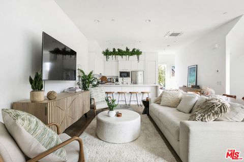 Photo of 10907 Otsego Street, North Hollywood, CA 91601 (MLS # 26662299)