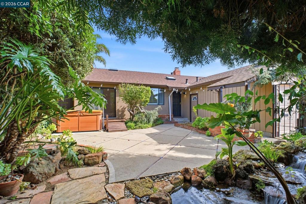 16132 16132 Via Catherine