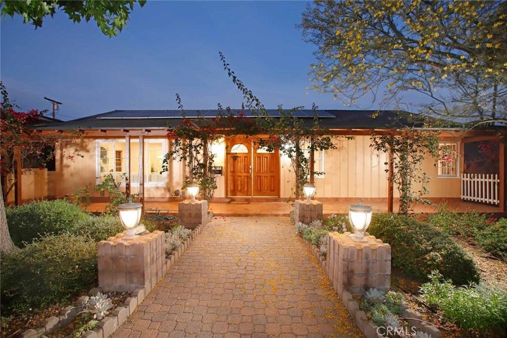 Photo of 1410 Grandview Avenue, Glendale, CA 91201 (MLS # GD26087091)