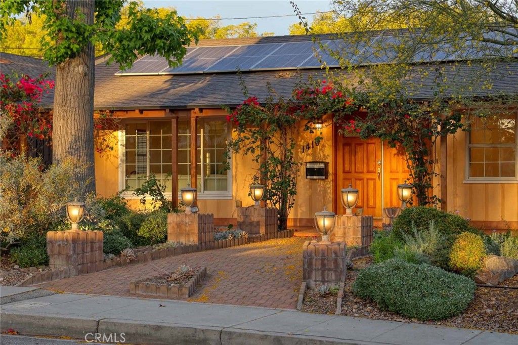 Photo of 1410 Grandview Avenue, Glendale, CA 91201 (MLS # GD26087091)