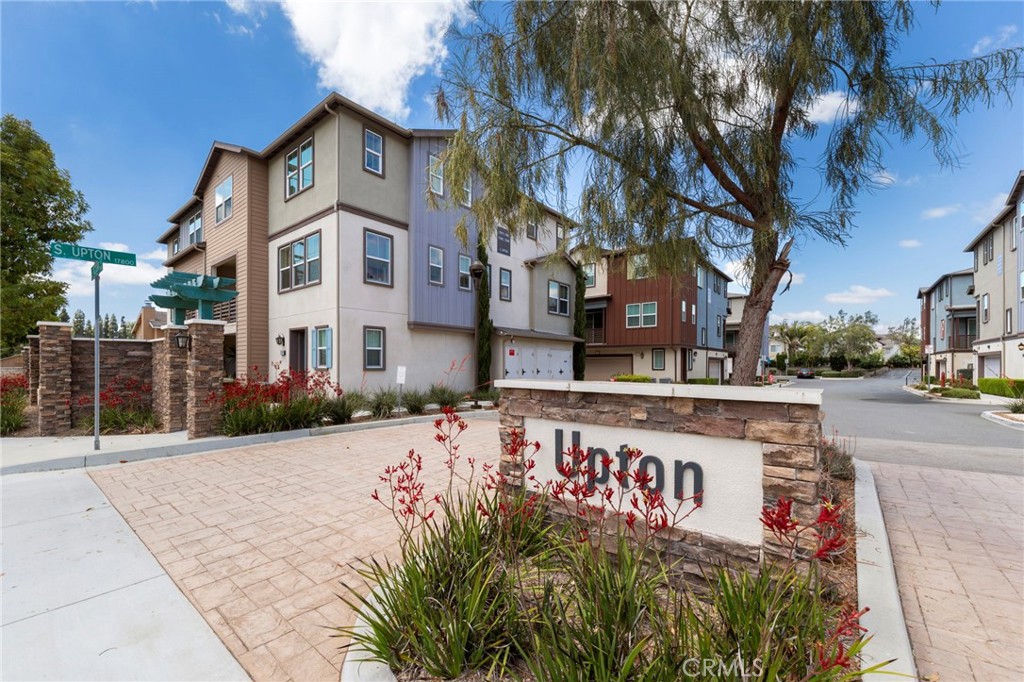 17879 S Upton