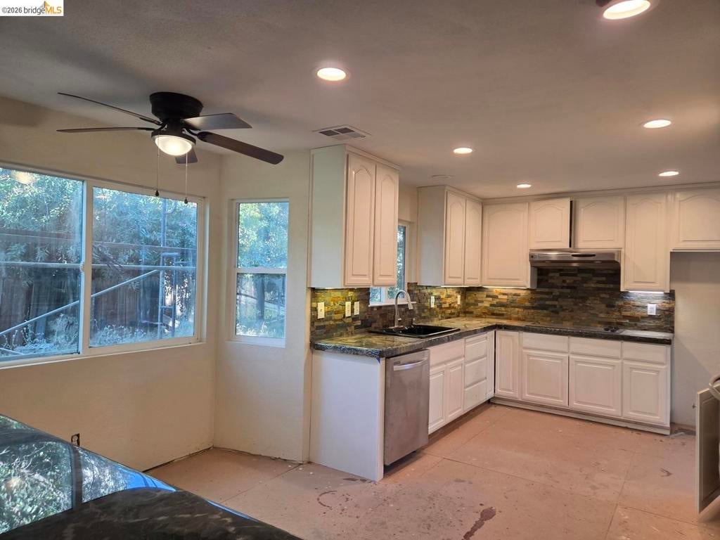 9206 Decatur DR