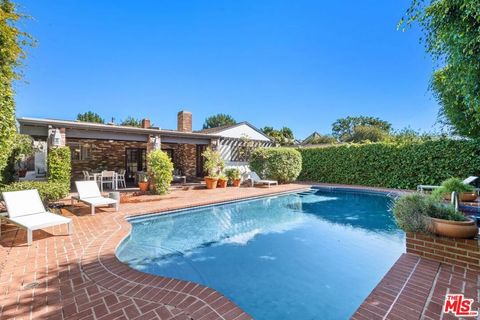 Tiny photo for 159 Granville Avenue, Los Angeles, CA 90049 (MLS # 25615833)