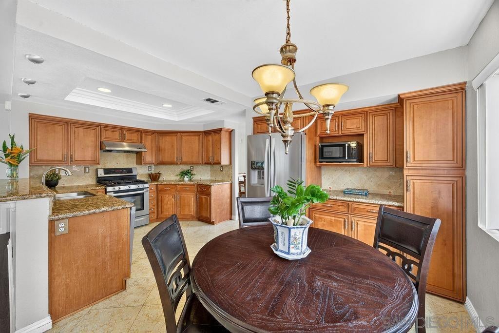 1380 Plaza Vista