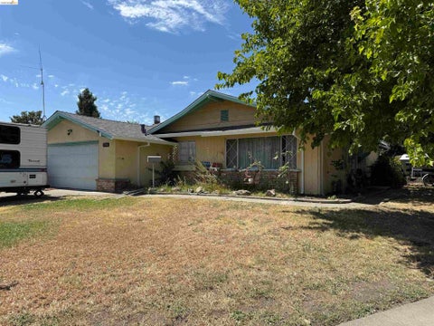 Photo of 290 Plum St ST, Vacaville, CA 95688 (MLS # 41143687)