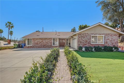 Photo of 13719 Gavina Avenue, Sylmar, CA 91342 (MLS # IV26011799)
