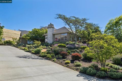Photo of 680 Quail Crest Drive Dr, Walnut Creek, CA 94598 (MLS # 41130639)