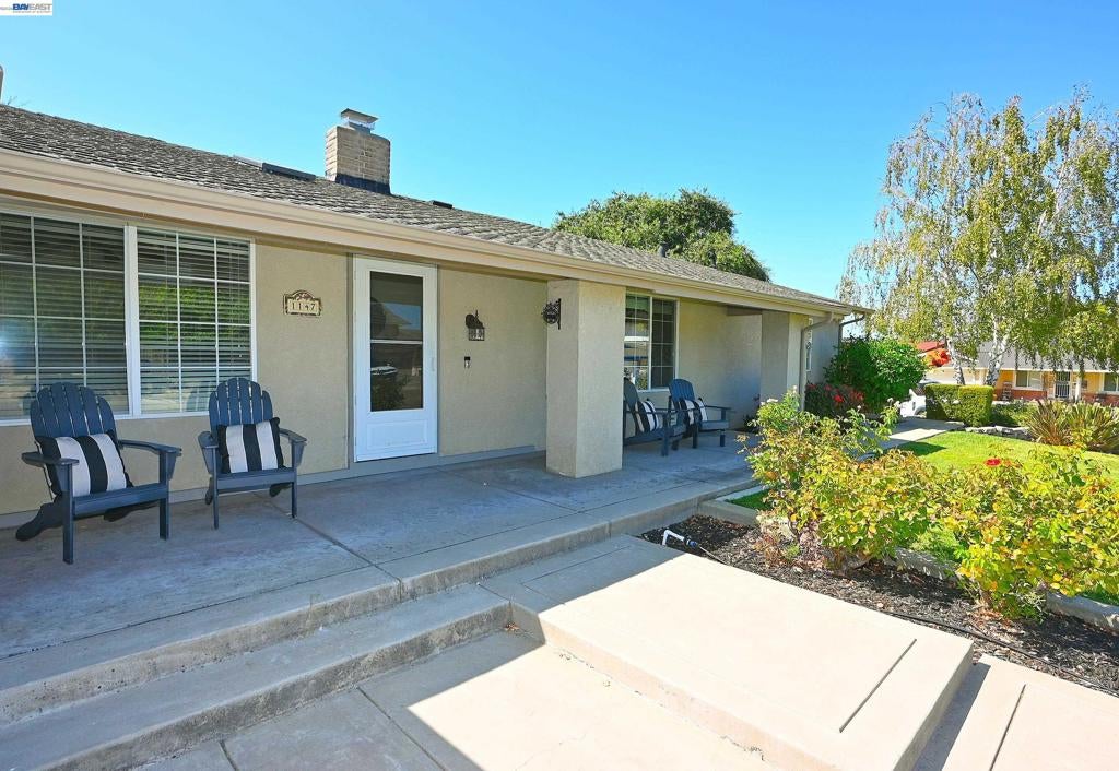 1147 Lomitas Ave