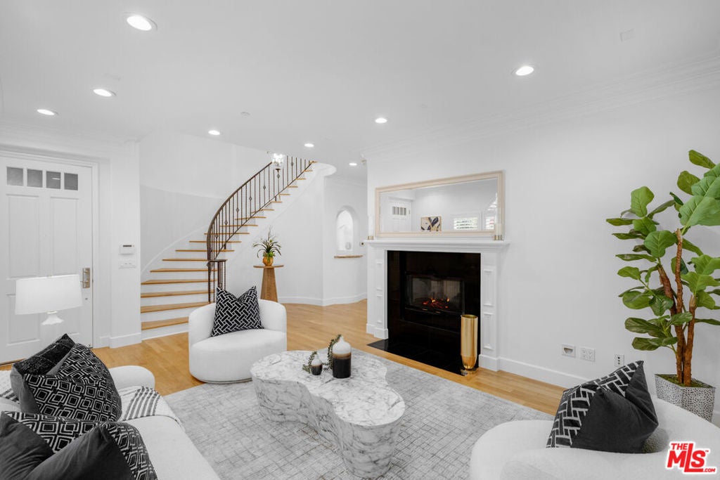 4128 Lincoln Avenue