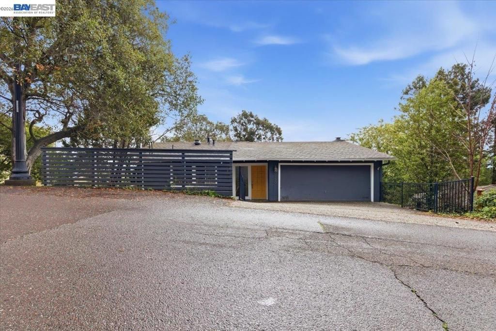 Photo of 6130 6130 Harbord Dr Dr, Oakland, CA 94611 (MLS # 41123866)