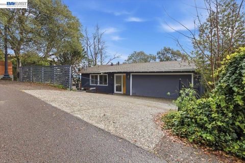 Photo of 6130 6130 Harbord Dr Dr, Oakland, CA 94611 (MLS # 41123866)
