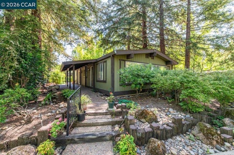 Photo of 1201 Monument Blvd, Concord, CA 94520 (MLS # 41142283)