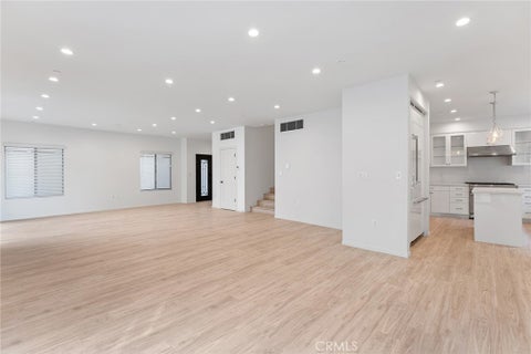 Photo of 913 N Hilldale Avenue Ave #3, West Hollywood, CA 90069 (MLS # SR26141003)