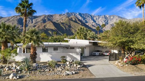 Photo of 2555 N Junipero Avenue, Palm Springs, CA 92262 (MLS # 219142646PS)